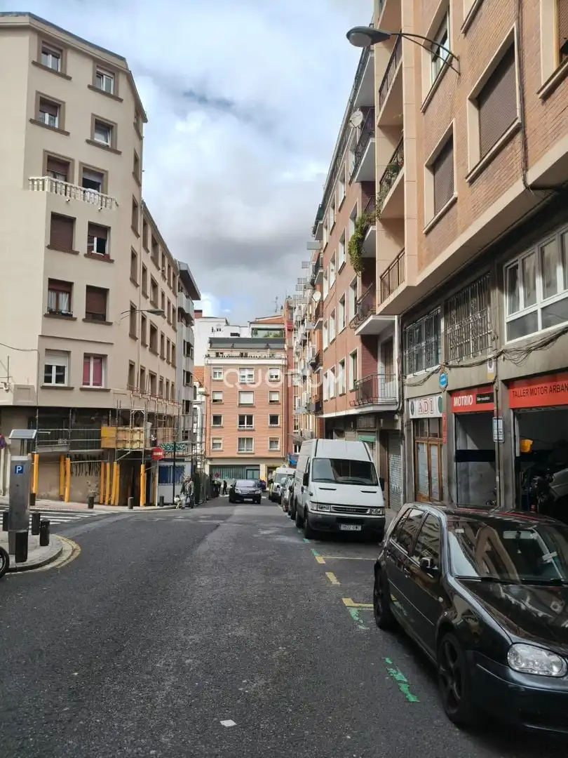 Außenansicht von Wohnung zum Verkauf in Bilbao  mit Heizung