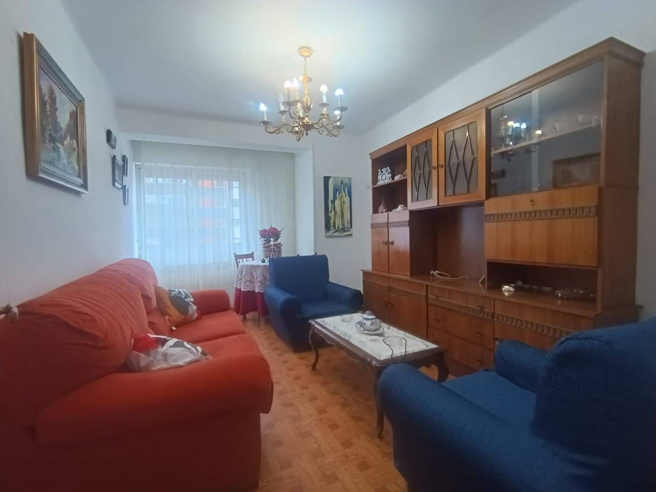 Sala d'estar de Pis en venda en Burgos Capital amb Calefacció, Parquet i Terrassa