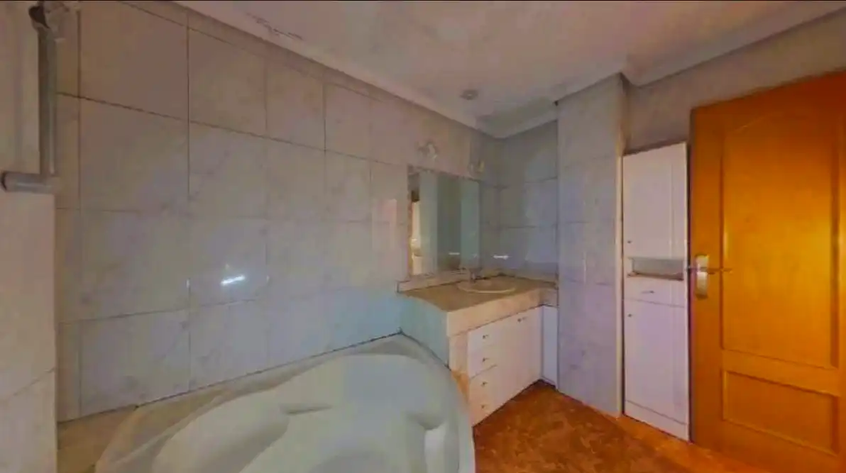 Bathroom of Flat for sale in Cornellà de Llobregat