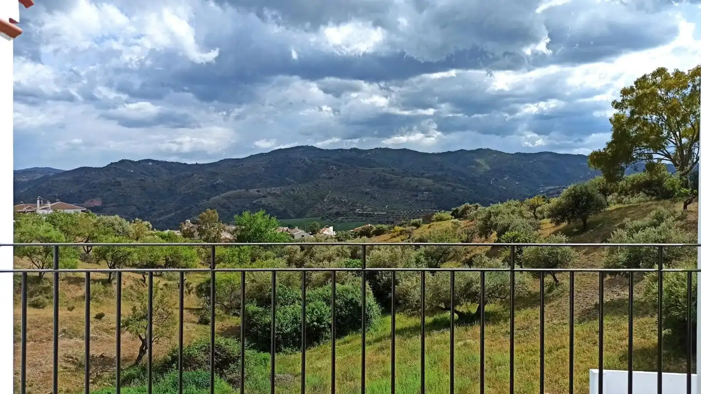 Vista exterior de Casa o chalet de alquiler en Riogordo con Terraza
