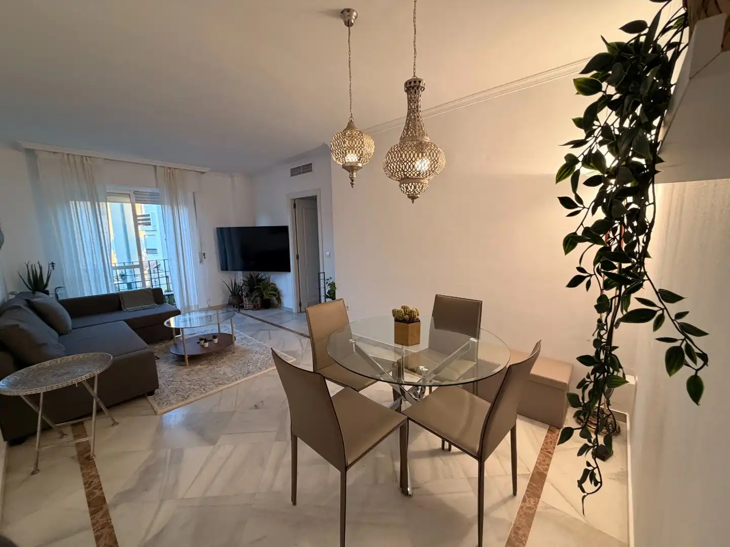 Comedor de Apartamento de alquiler en Marbella con Aire acondicionado, Calefacción y Terraza