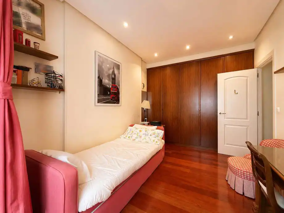 Dormitori de Pis en venda en Vitoria - Gasteiz amb Calefacció, Parquet i Terrassa