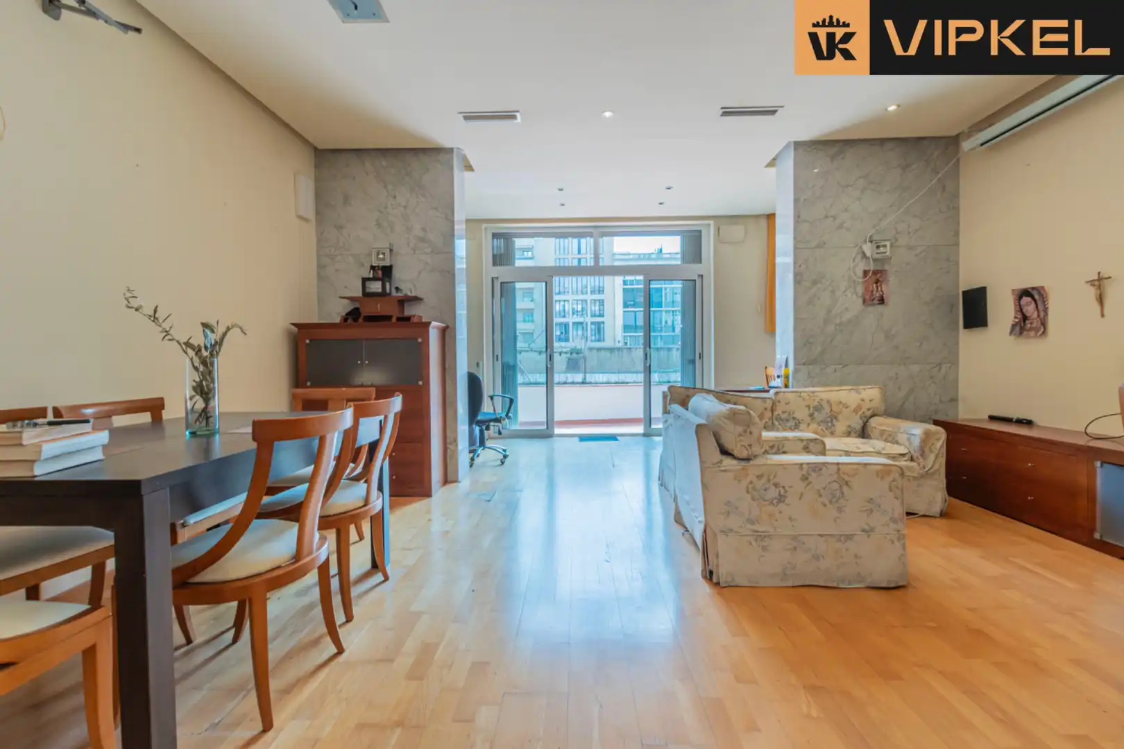 Sala d'estar de Pis en venda en Barcelona amb Aire condicionat, Calefacció i Parquet