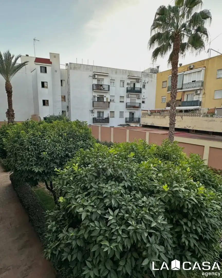Vista exterior de Piso en venta en Sevilla con Balcón
