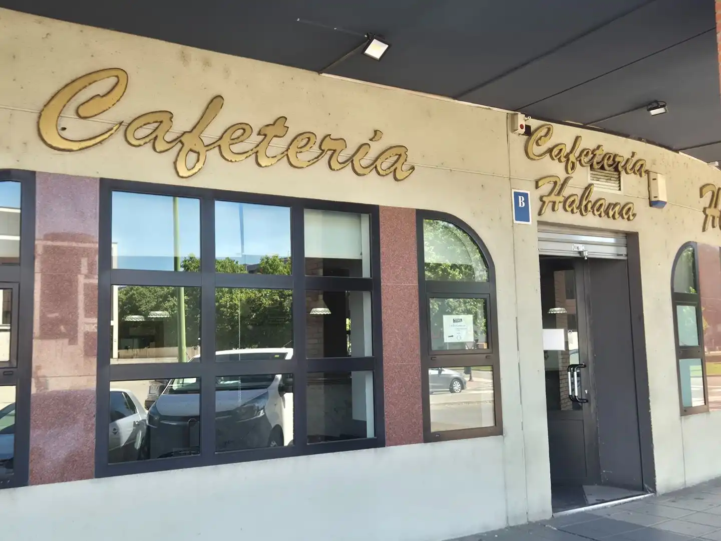 Local de lloguer en Burgos amb Aire condicionat, Calefacció i Terrassa