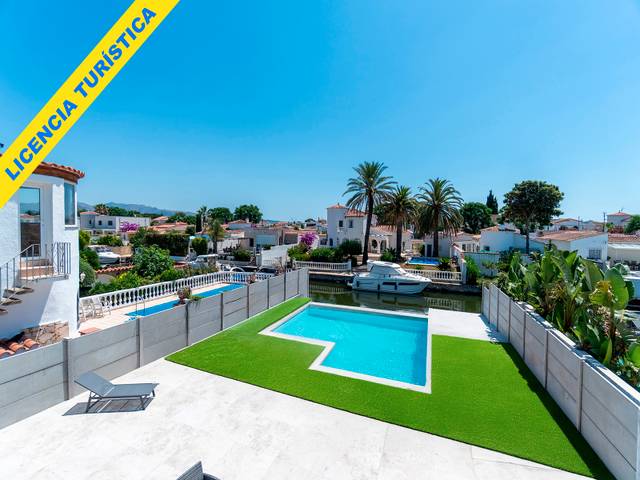 Casa-chalet en Venta en Cap Ras - Creus - Falconera