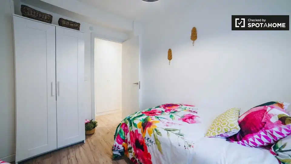 Bedroom of Flat for share in Madrid  with Air Conditioner, Heating and Terrace