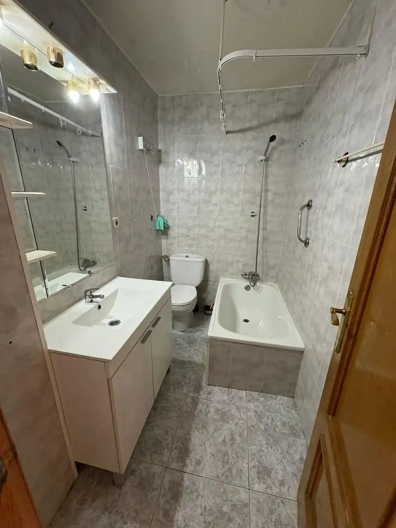 Bathroom of Flat for rent in Madrid  with Terrace