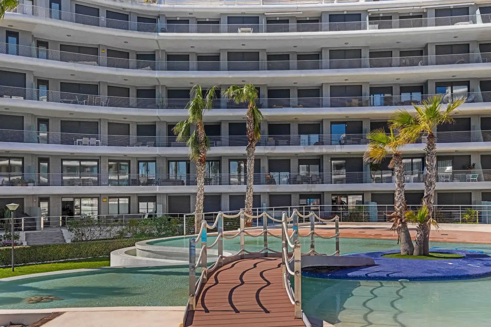 Piscina de Apartament en venda en Elche / Elx amb Aire condicionat, Calefacció i Jardí privat