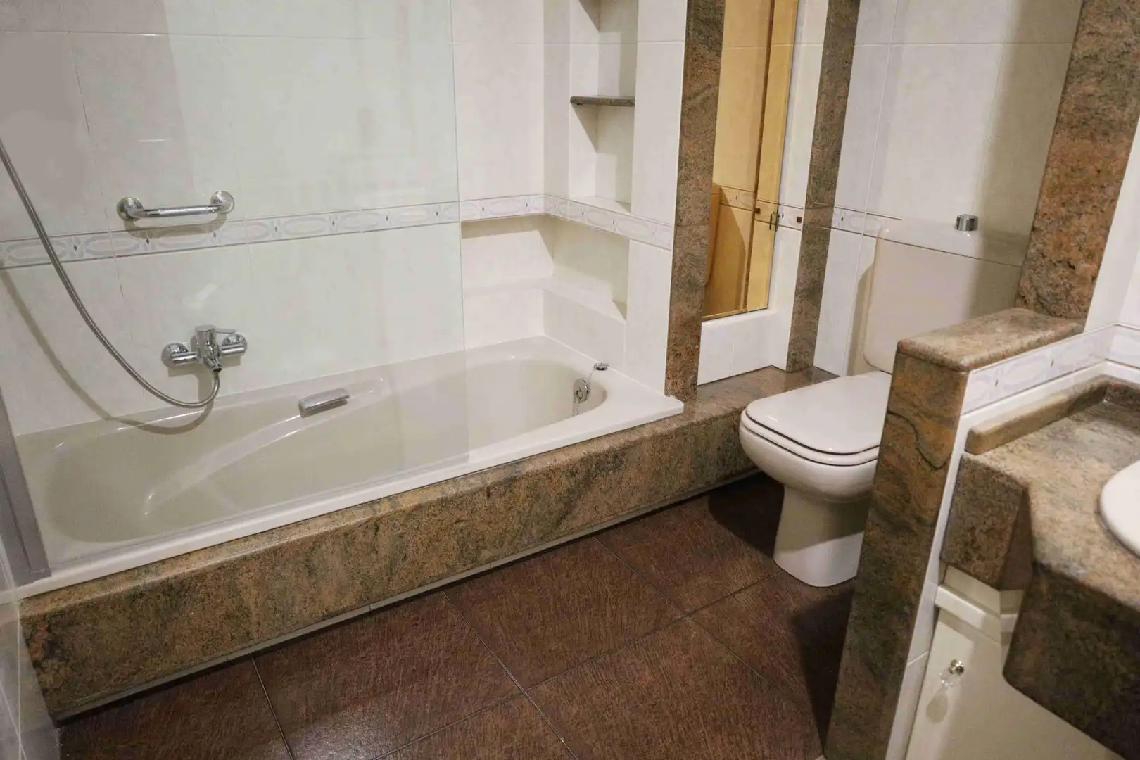 Baño de Piso en venta en Alcañiz con Aire acondicionado, Calefacción y Trastero