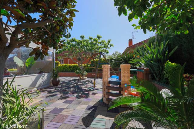 Casa-chalet en Venta en Carrer Roure en Sud