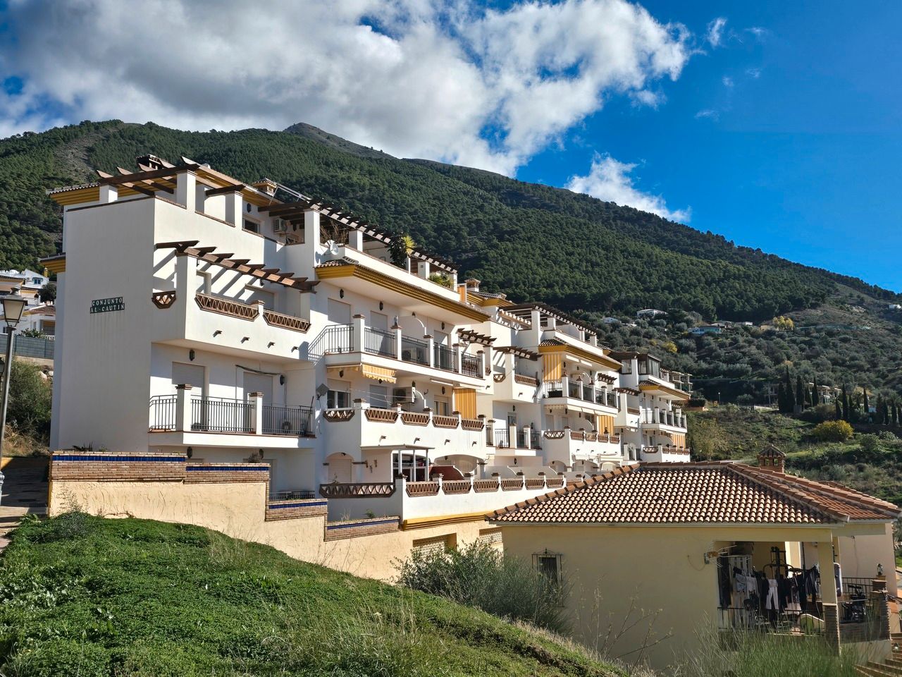 Außenansicht von Wohnungen zum verkauf in Alcaucín mit Klimaanlage und Terrasse