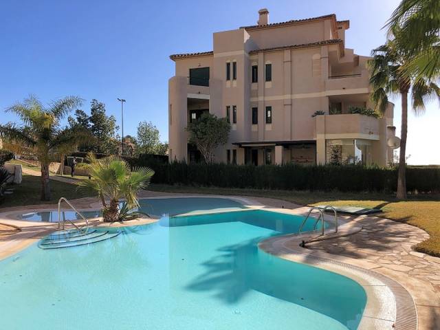 Apartamento en Alquiler en Calle Roma en Golf Bahía