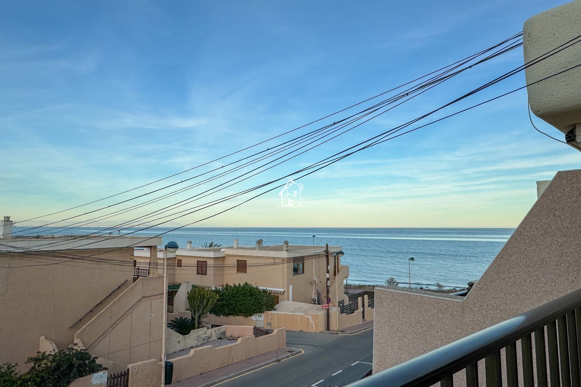 Vista exterior de Casa o xalet de lloguer en Torrevieja amb Jardí privat, Terrassa i Traster