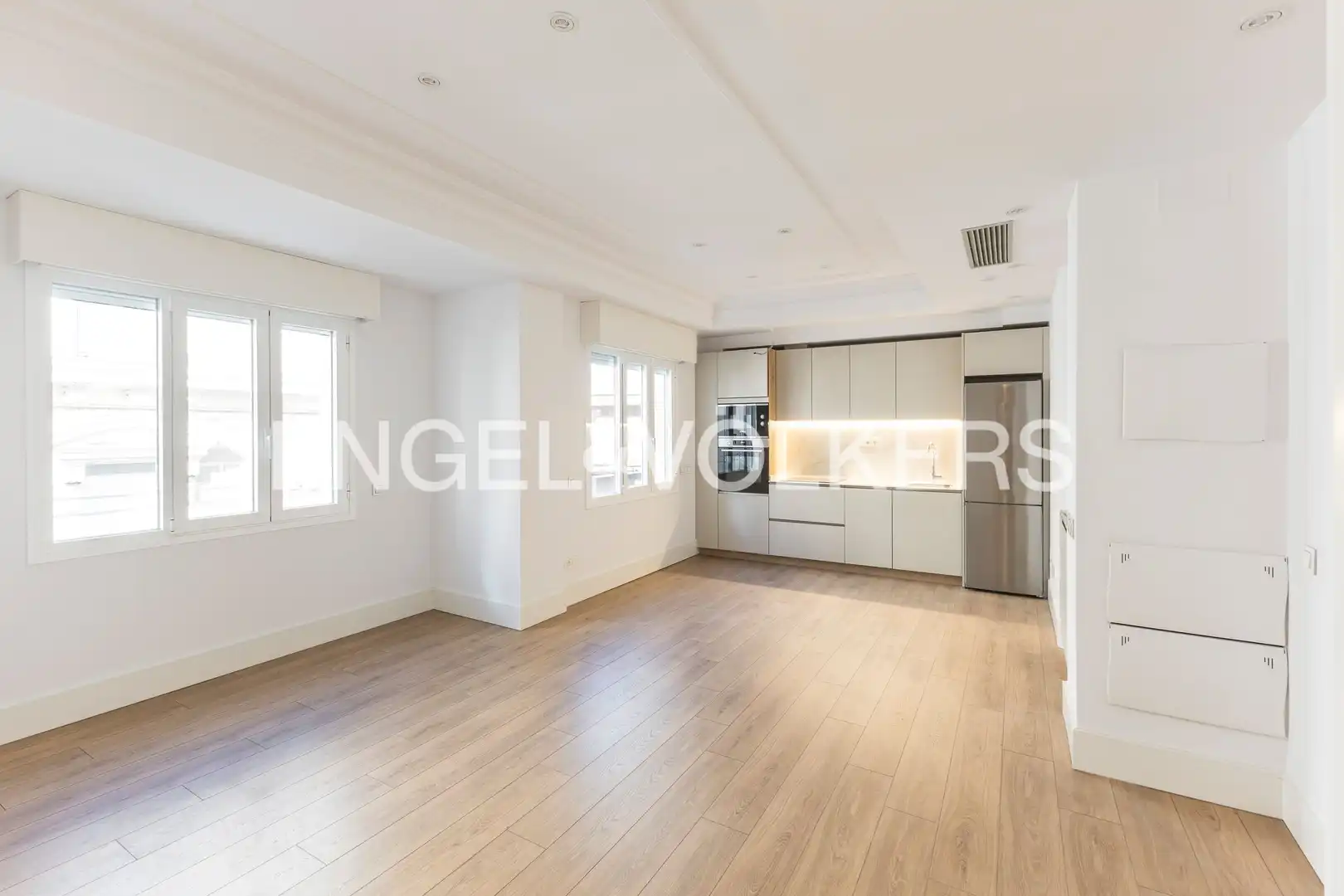 Sala de estar de Piso de alquiler en  Madrid Capital con Aire acondicionado, Calefacción y Trastero