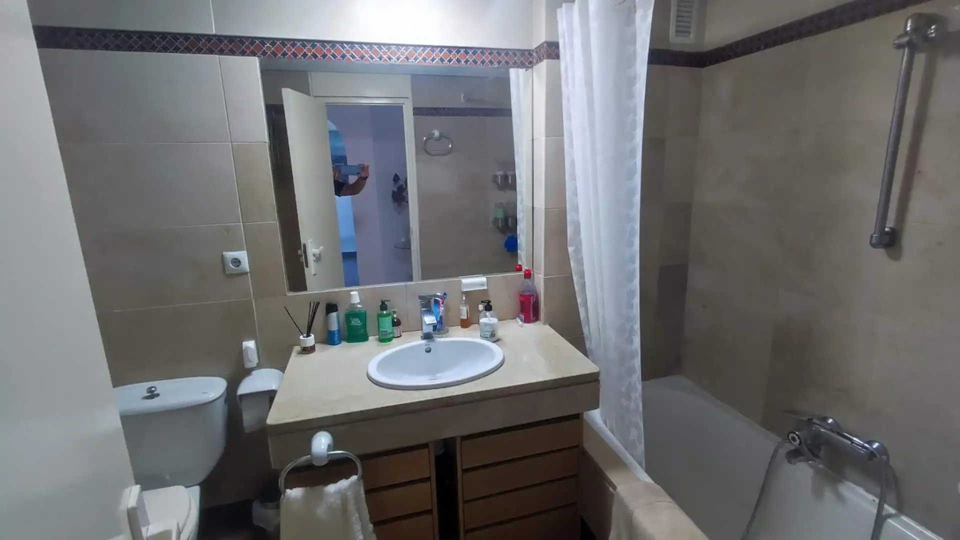 Bany de Apartament de lloguer en El Ejido amb Aire condicionat, Terrassa i Balcó