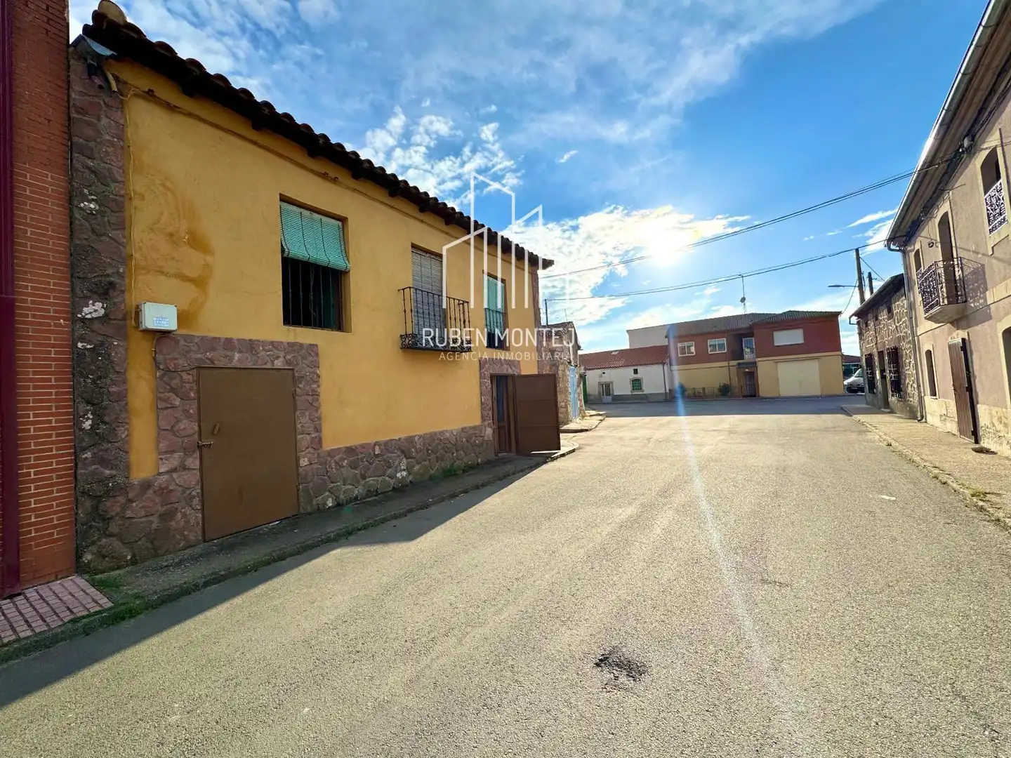 Vista exterior de Casa o xalet en venda en Calzada de Valdunciel amb Terrassa
