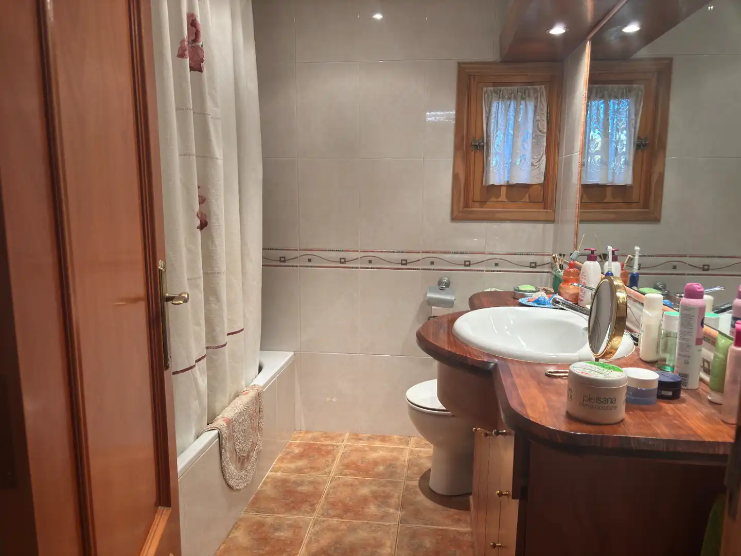Badezimmer von Country house zum Verkauf in Flix mit Klimaanlage, Privatgarten und Schwimmbad