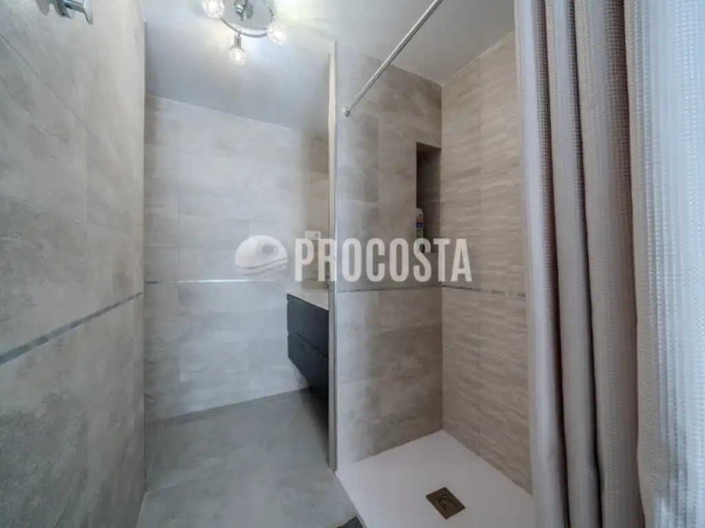 Baño de Piso en venta en Almuñécar con Terraza y Internet