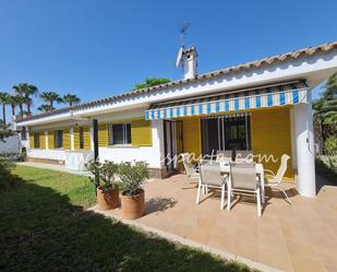 Exterior view of House or chalet for sale in Espartinas  with Air Conditioner, Private garden and Storage room