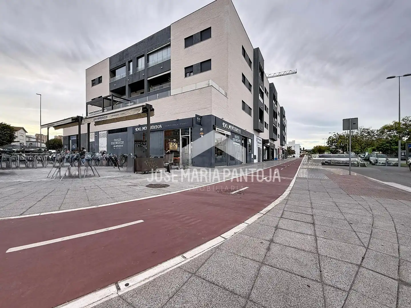 Vista exterior de Pis en venda en Jerez de la Frontera amb Aire condicionat, Jardí privat i Parquet
