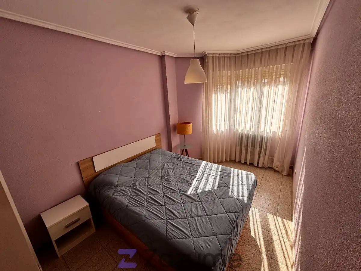 Schlafzimmer von Wohnung zur Miete in  Logroño mit Heizung, Abstellraum und Möbliert