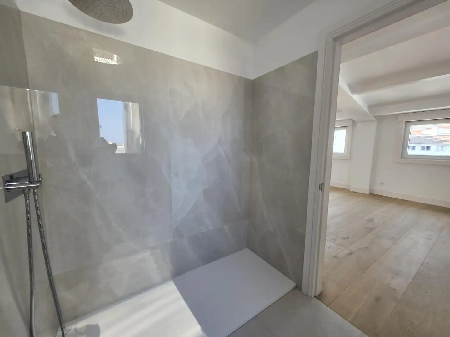 Baño de Ático en venta en Vigo  con Calefacción y Terraza