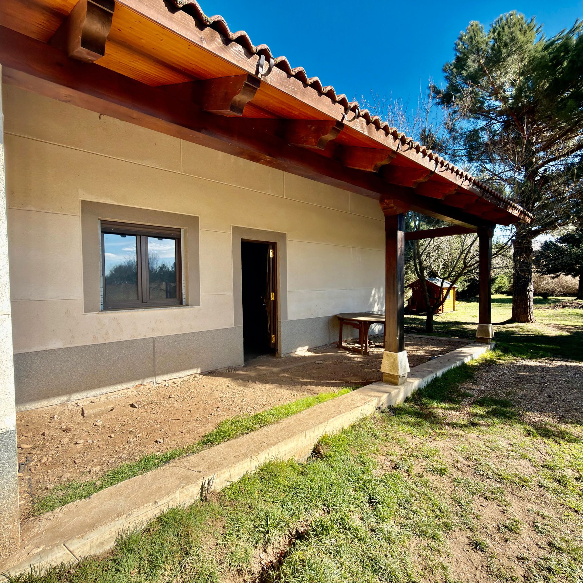 Exterior view of House or chalet for sale in Garrafe de Torío  with Private garden and Storage room