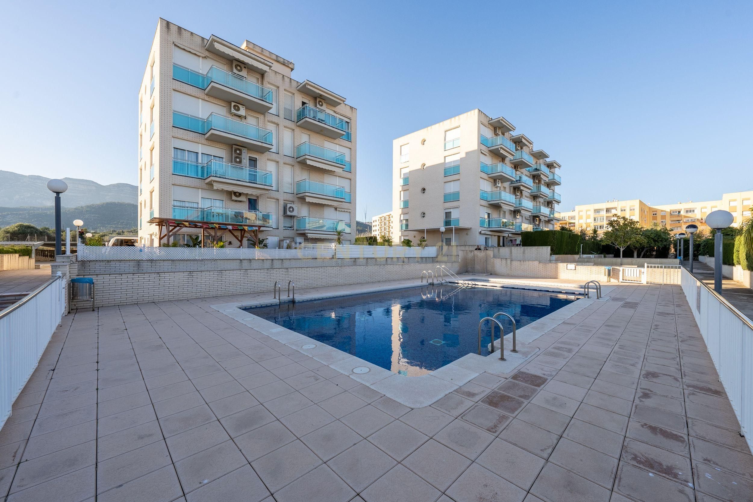 Piscina de Casa adosada en venda en Sant Carles de la Ràpita amb Aire condicionat, Jardí privat i Moblat