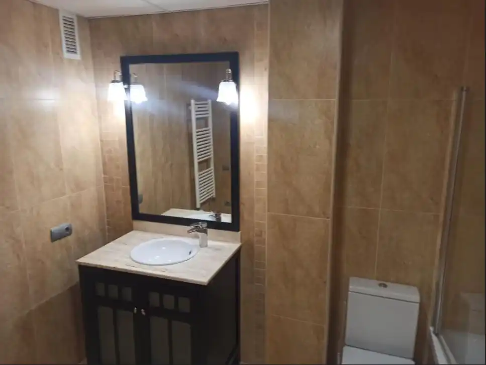 Badezimmer von Dachboden zum Verkauf in Benigànim mit Klimaanlage, Heizung und Terrasse