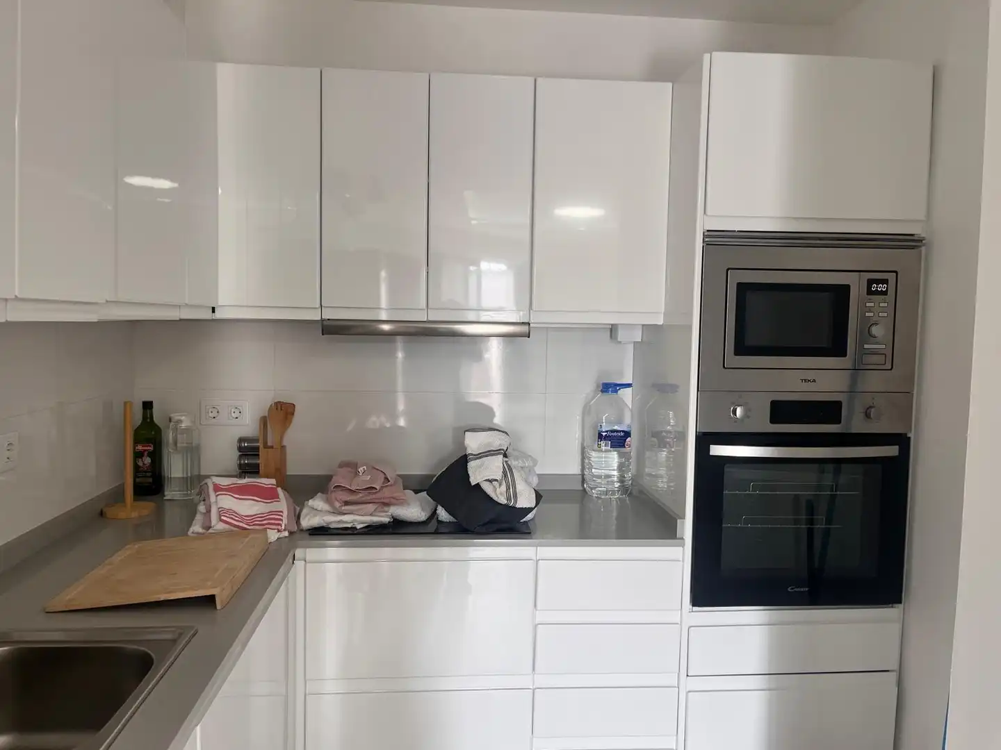 Cuina de Apartament de lloguer en Las Palmas de Gran Canaria amb Aire condicionat, Moblat i Balcó