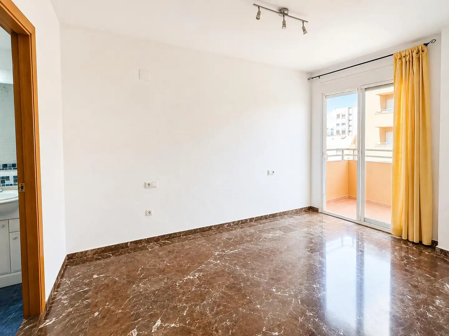 Terraza de Piso en venta en Valencia con Aire acondicionado, Amueblado y Horno