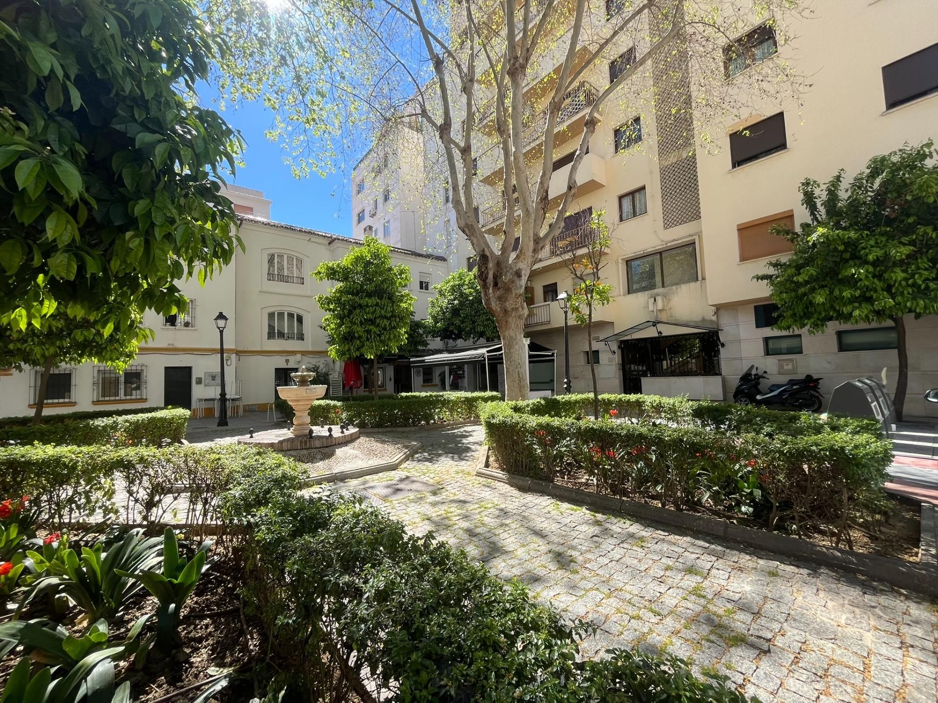 Vista exterior de Apartament en venda en Marbella amb Calefacció, Terrassa i Balcó