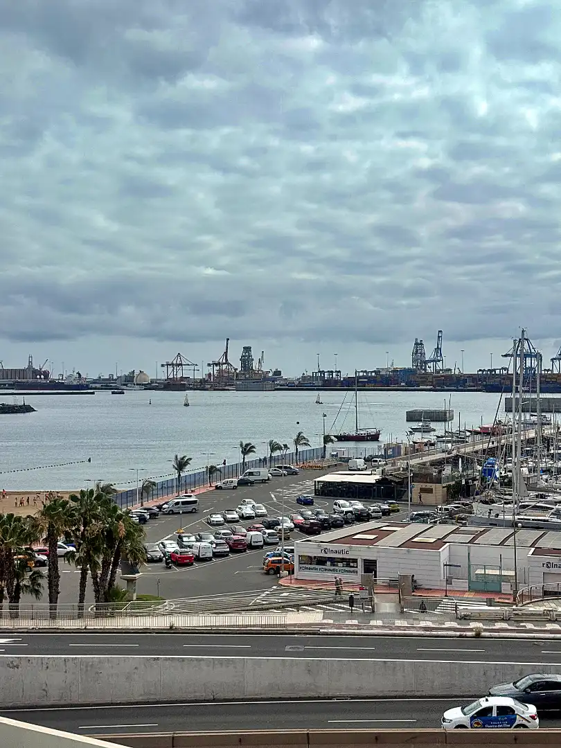 Vista exterior de Piso de alquiler en Las Palmas de Gran Canaria con Trastero, Horno y Lavadora