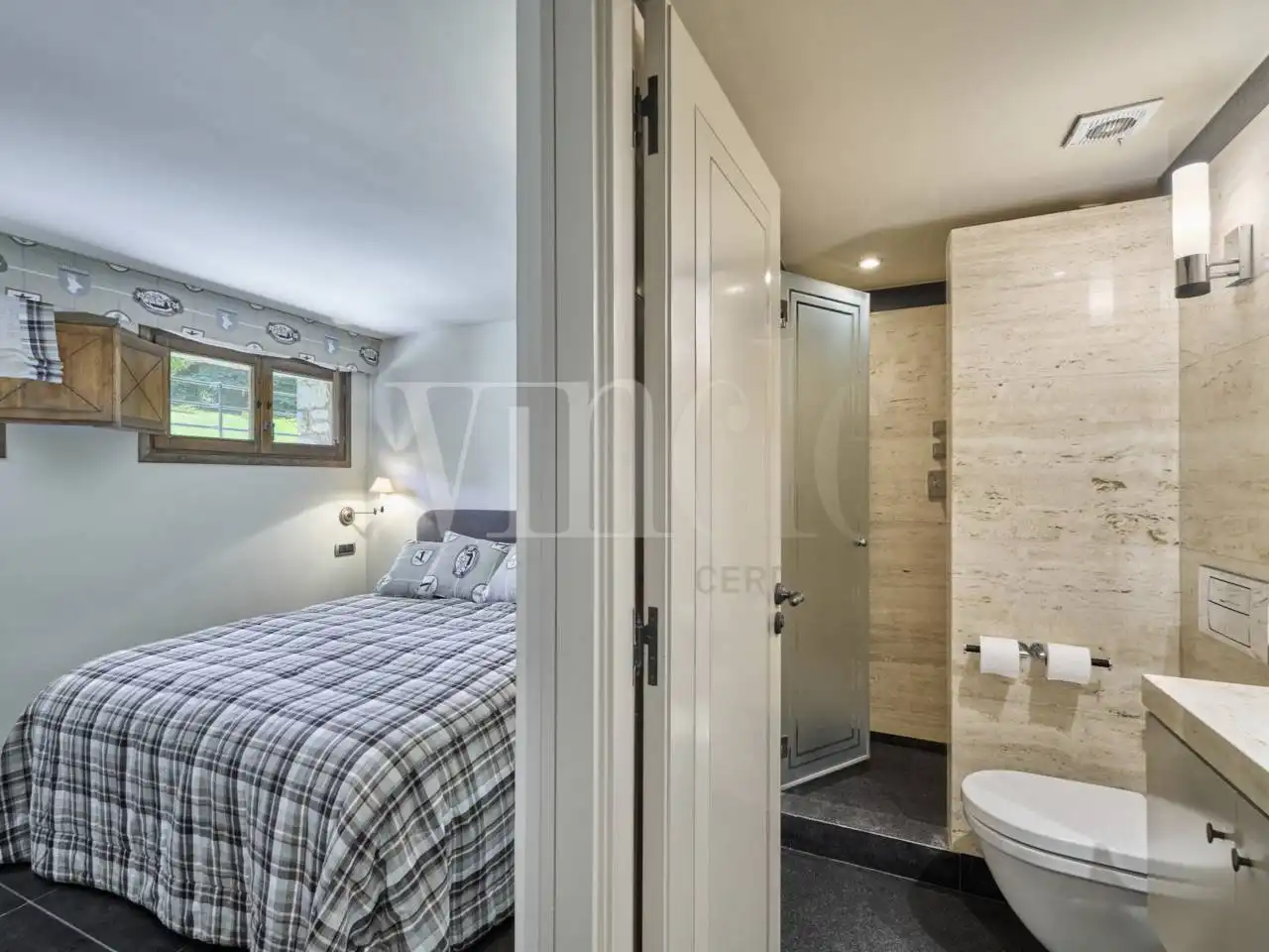 Bedroom of Houses for sale in Alp  with Heating and Parquet flooring
