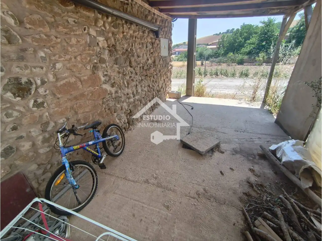 Aparcament de Casa o xalet en venda en Villar de Torre amb Aire condicionat, Calefacció i Jardí privat