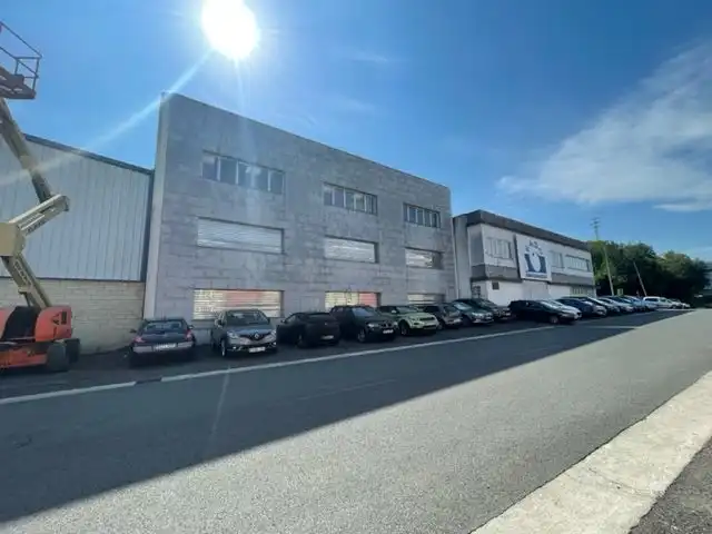 Außenansicht von Fabrikhallen zur Miete in Urnieta