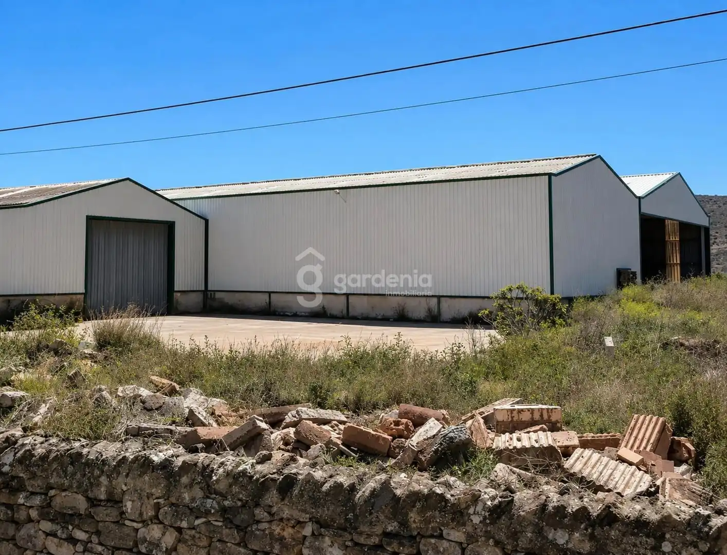 Jardí de Nau industrial en venda en Guadalcanal