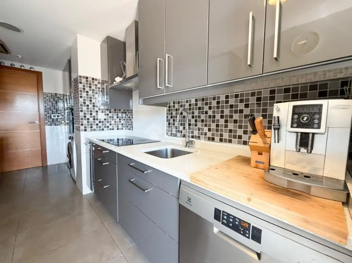 Cocina de Ático en venta en Madrid con Aire acondicionado, Calefacción y Terraza