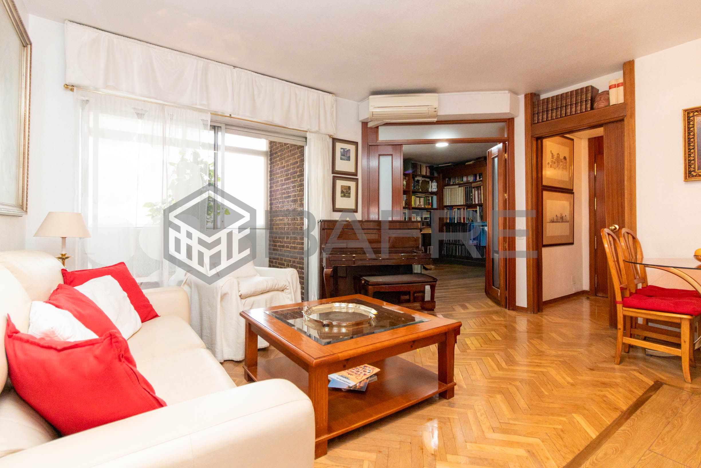 Flat for sale in Calle de Sirio, Estrella, Retiro