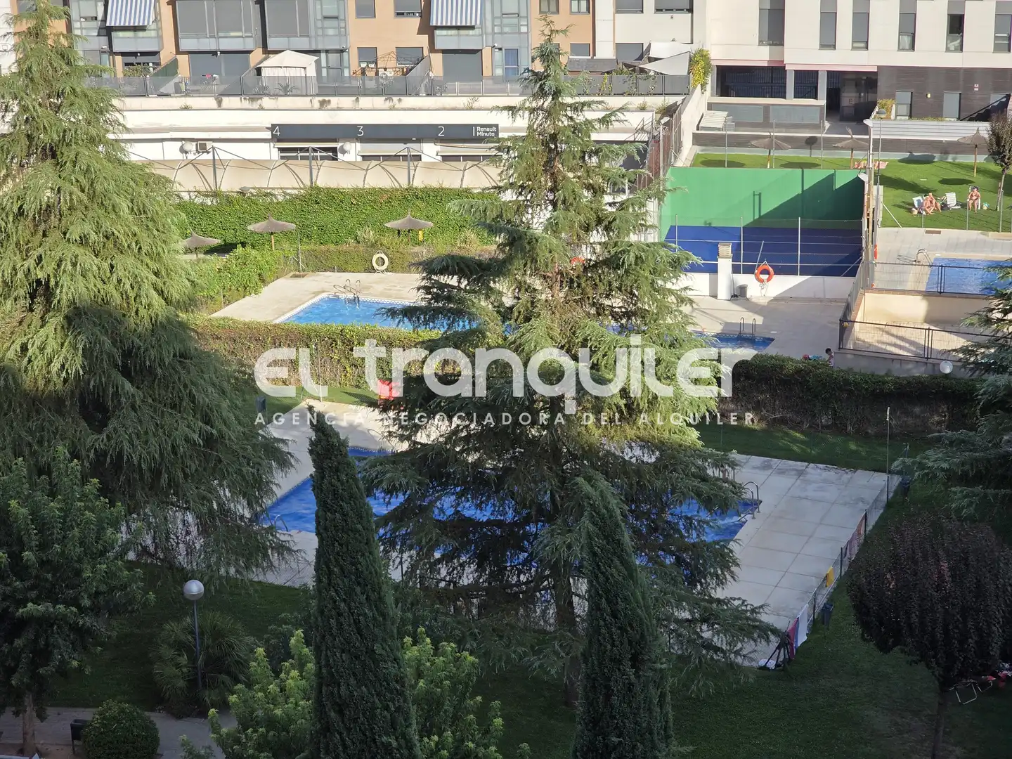 Swimming pool of Flat for rent in Madrid  with Air Conditioner, Parquet flooring and Swimming Pool