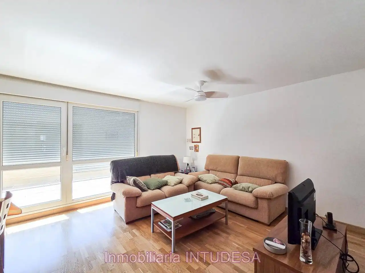 Sala de estar de Casa adosada en venta en Murchante con Calefacción, Jardín privado y Parquet