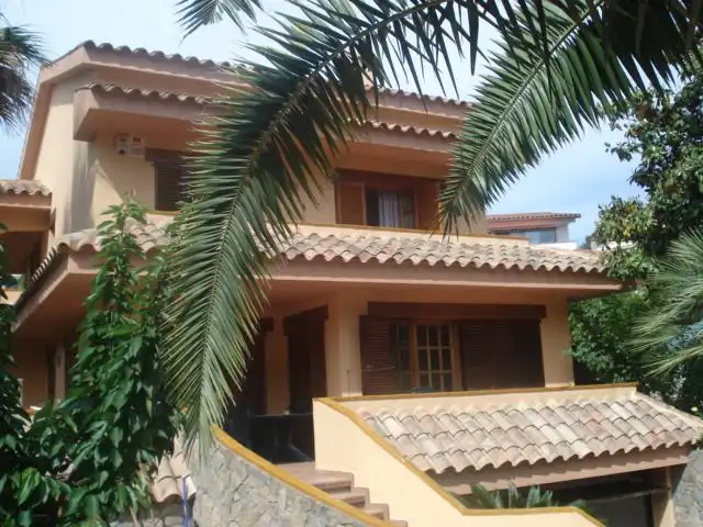 House with pool for sale in Fenals