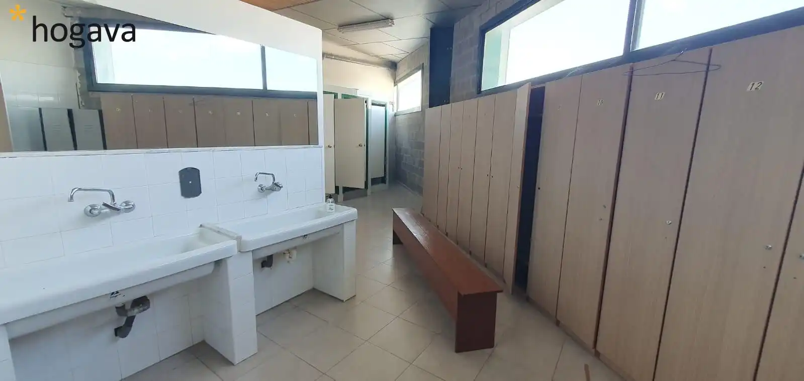 Badezimmer von Fabrikhallen zur Miete in Esparreguera