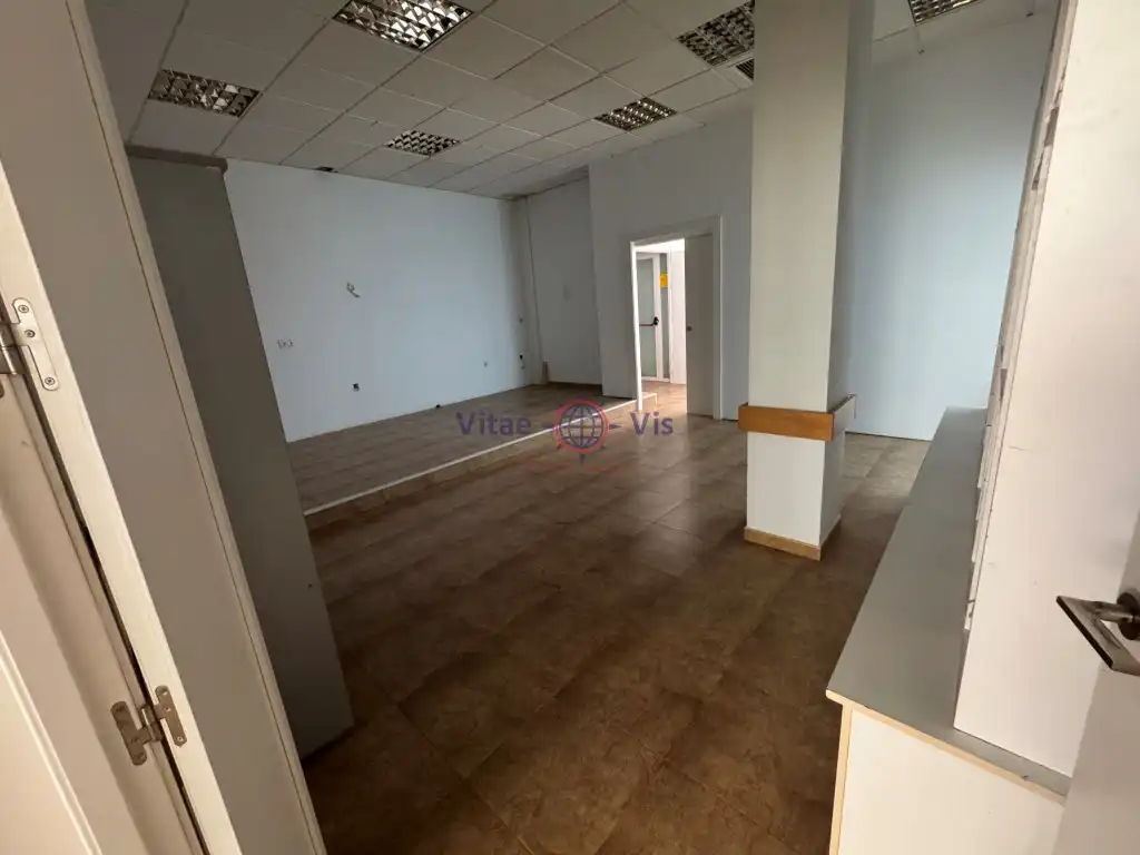 Local comercial de lloguer a Avenida Europa, imagen 2