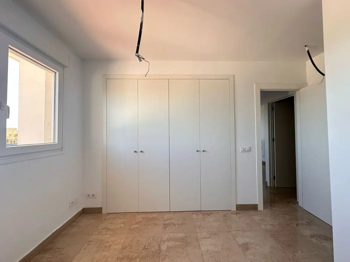 Dormitori de Apartament en venda en Manilva amb Terrassa i Piscina comunitària
