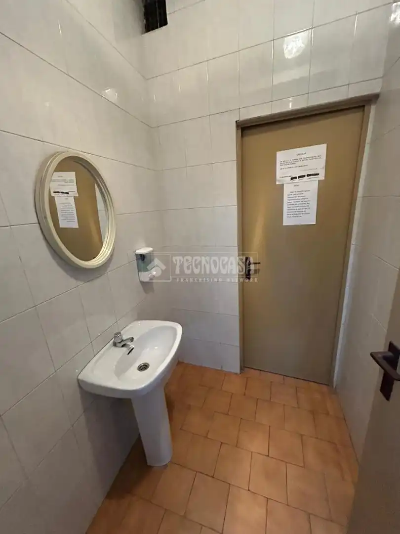 Bathroom of Garage for sale in Getafe
