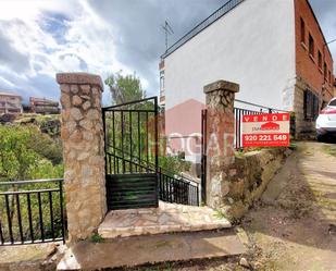 Vista exterior de Casa o xalet en venda en Burgohondo amb Terrassa