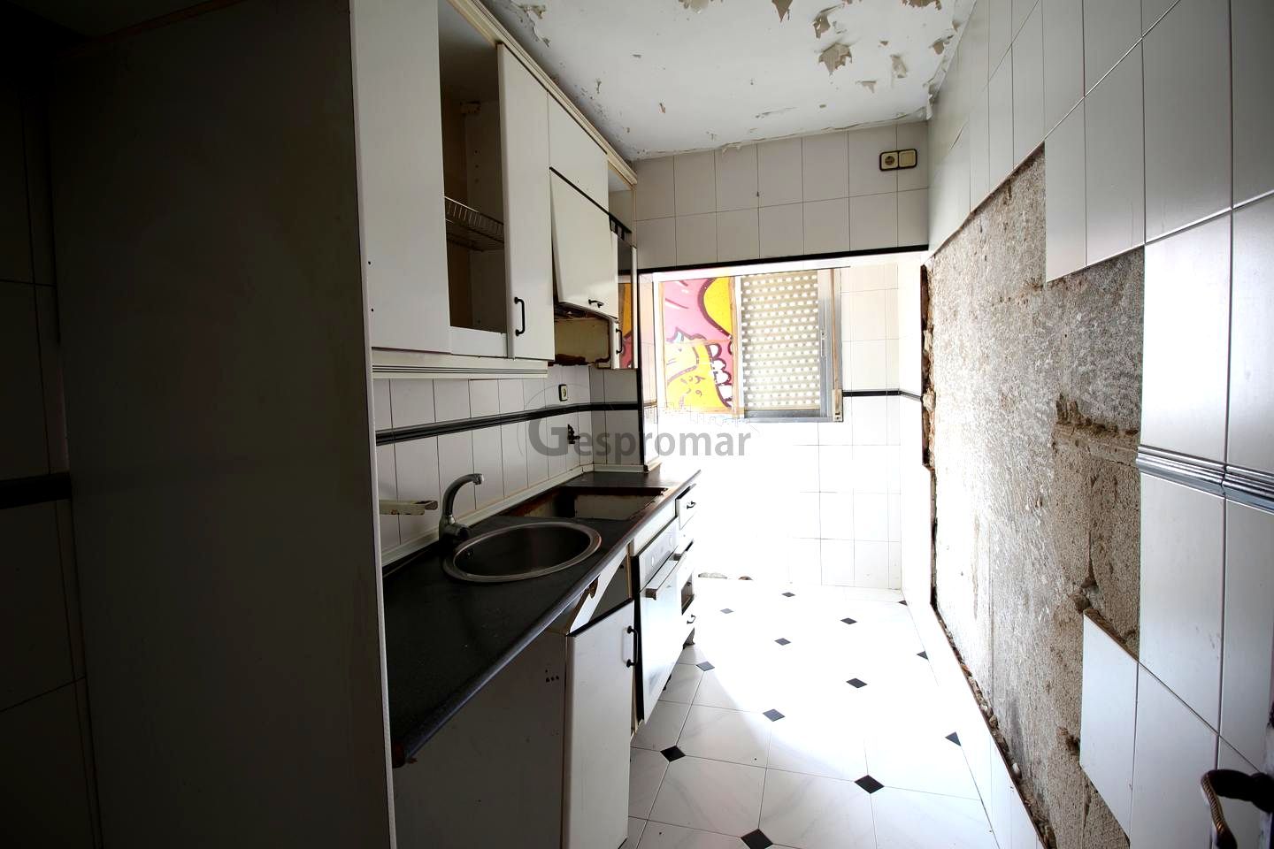 Cocina de Piso en venta en  Madrid Capital con Calefacción