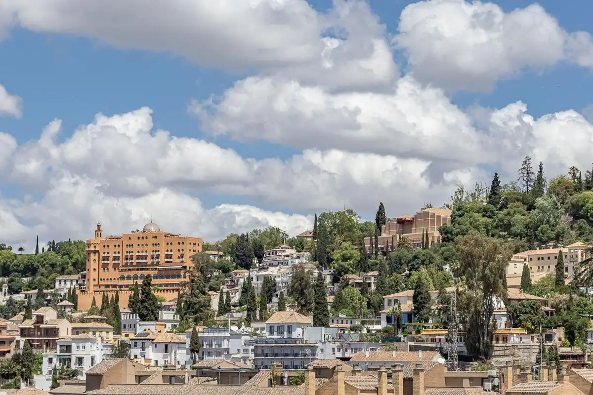 Vista exterior de Casa o xalet en venda en Granada amb Aire condicionat, Calefacció i Jardí privat
